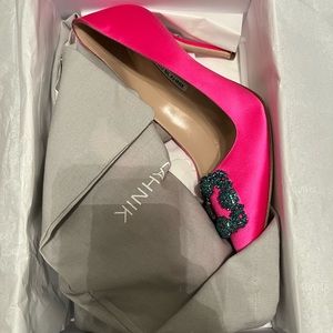 NEW MANOLO BLAHNIK HANGISI PUMPS SIZE 39